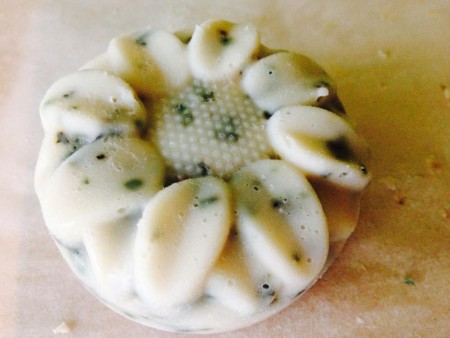 Csalán kecsketejjel